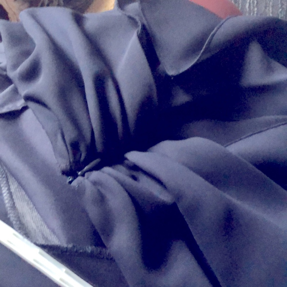 JESSICA (14) Elegant navy blue airy gown with lining & bow detail on the back - Picture 9 of 11